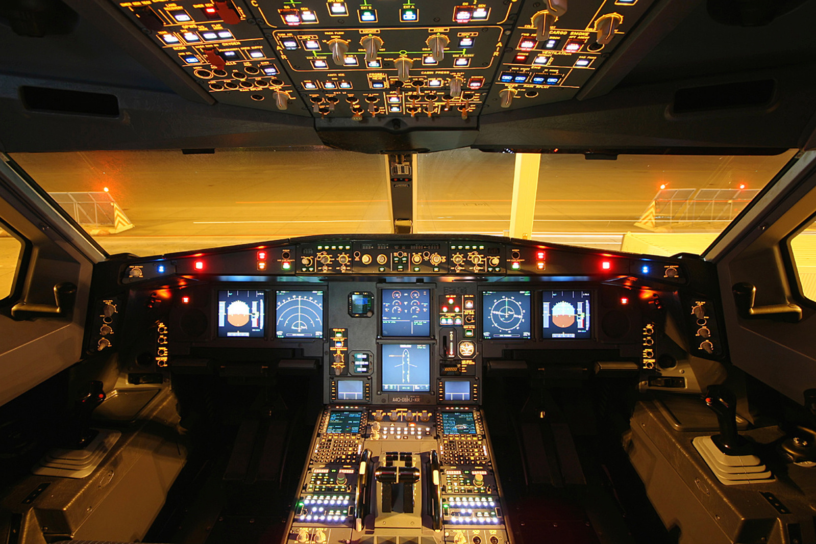 Commercial aircraft cockpit instrumentation